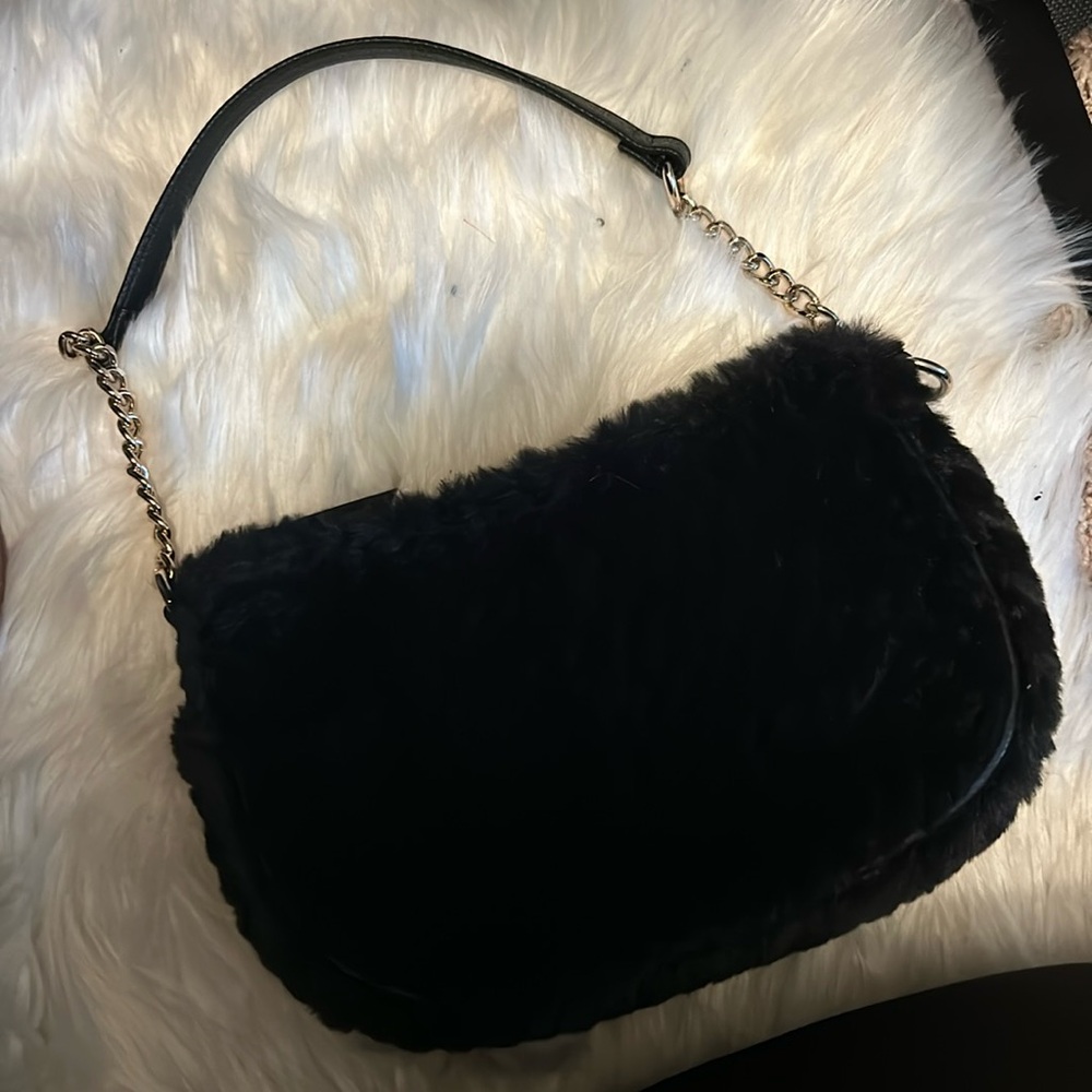 Cute fluffy black hand bag!!